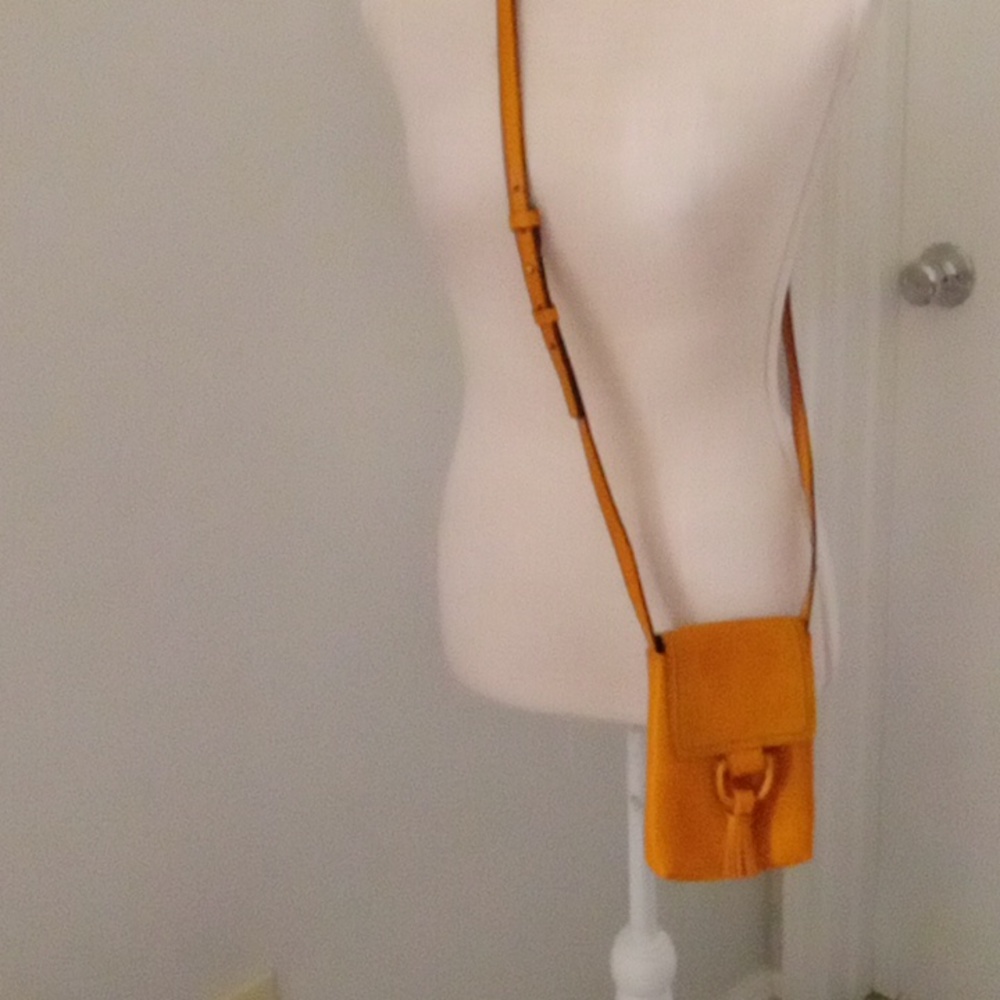 Cross-body 💯 leather strapped pouch